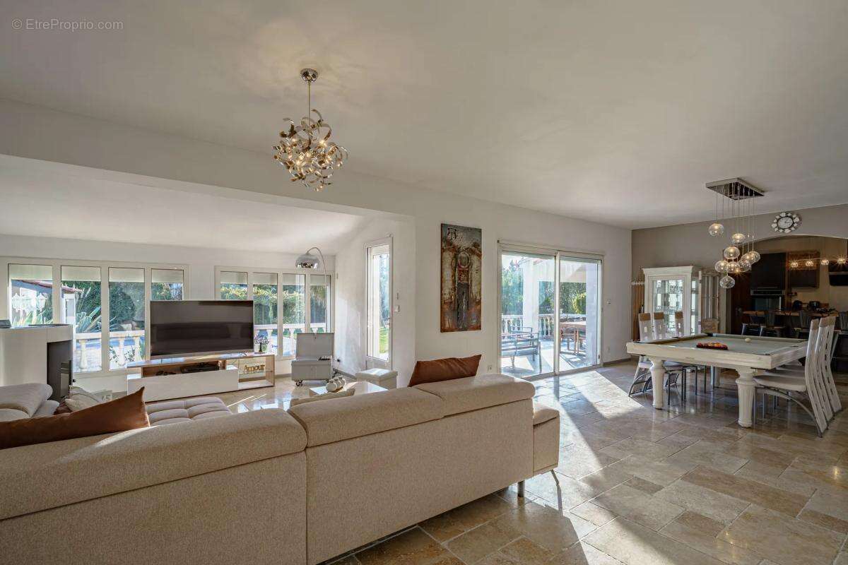 Maison à PELISSANNE