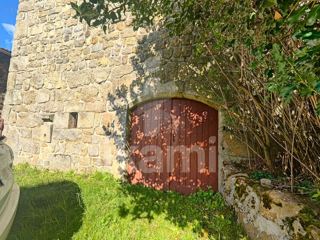 Maison à SAINT-JULIEN-VOCANCE