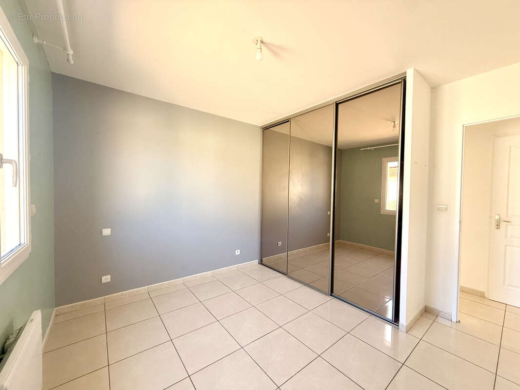 Vente villa plain pied 3 faces de type  et garage, 66300 Trouillas. - photo 6