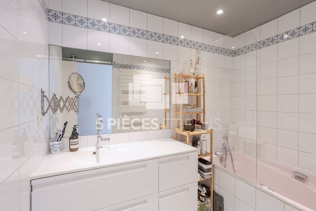 Appartement à NEUILLY-SUR-SEINE