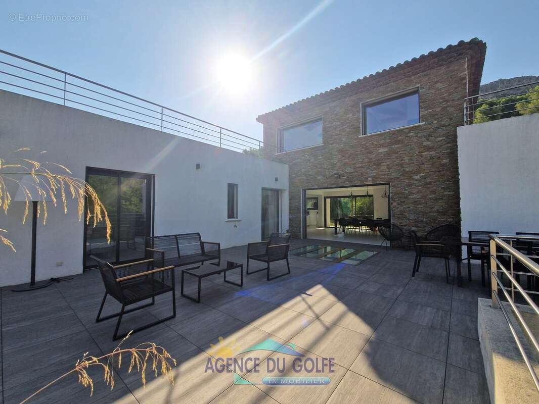 Villa contemporaine T 5 avec piscine sur 1792 m² de terrain - photo 5