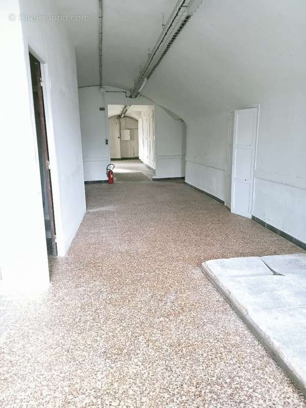 Commerce à SAINT-HIPPOLYTE-DU-FORT