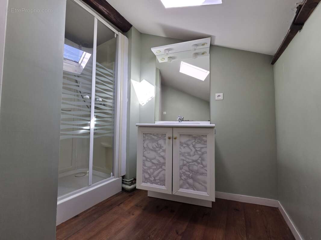 Appartement à SAINT-LEONARD-DE-NOBLAT