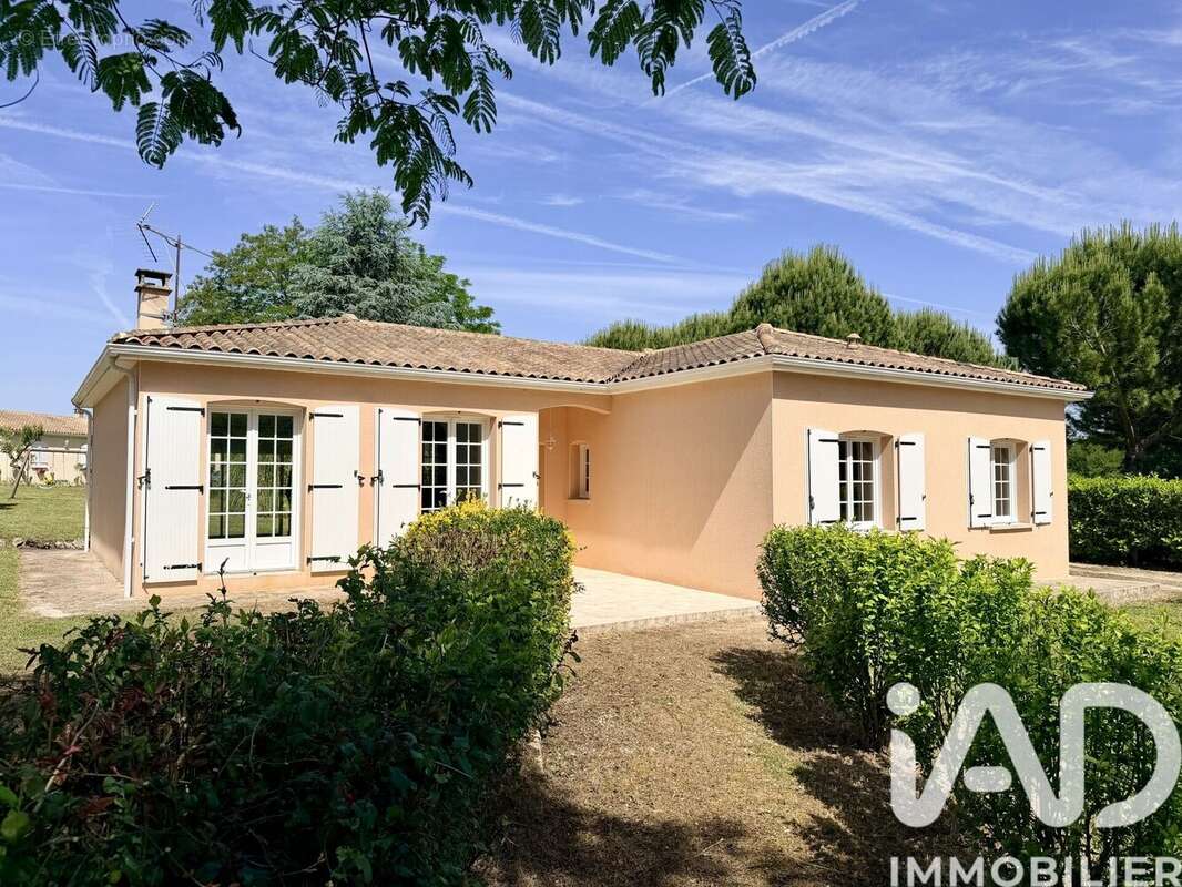 Maison 107 m² à Puyreaux  - photo 2