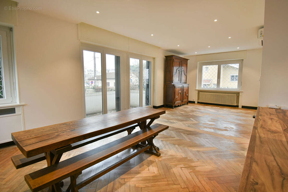 Maison 215 m² à Annemasse  - photo 8