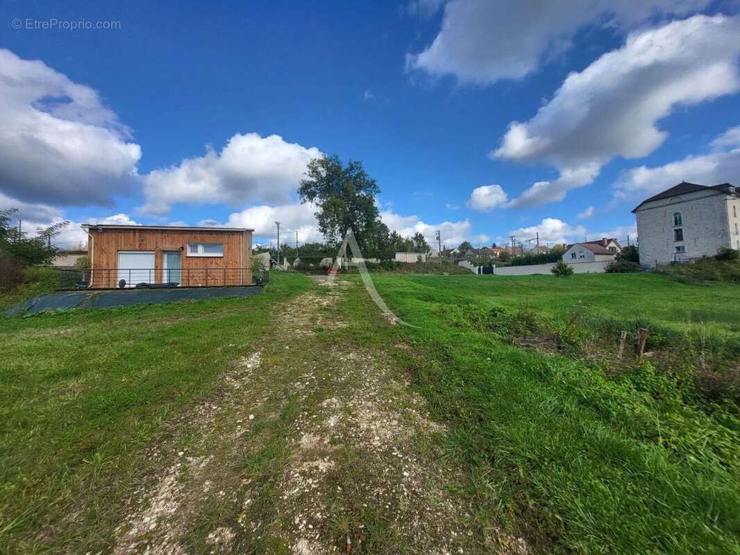 Terrain à VERNOU-LA-CELLE-SUR-SEINE