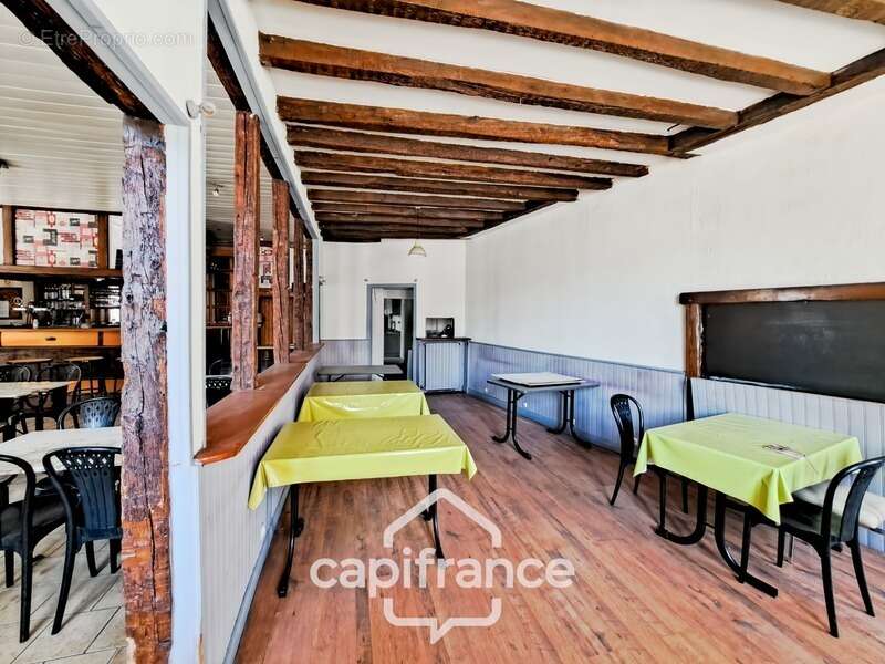 Ancien bar-restaurant avec logement – Fort potentiel au cœur de Châteaumeillant - photo 7