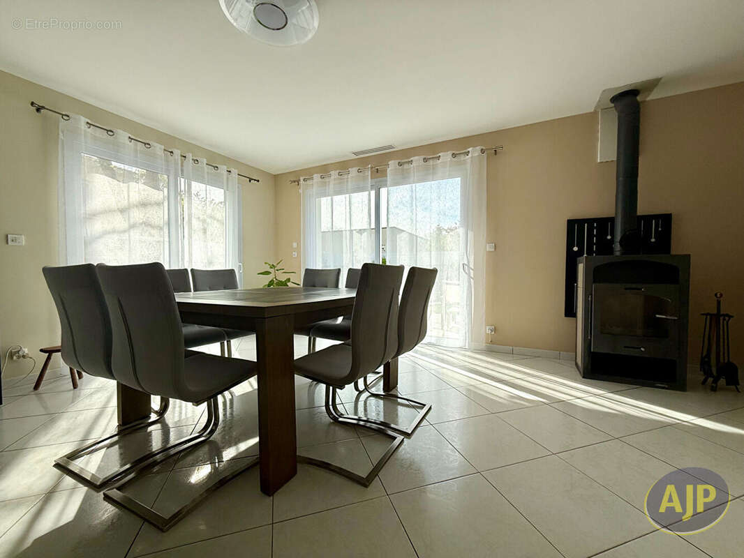 Maison à SAINT-LEGER-LES-VIGNES