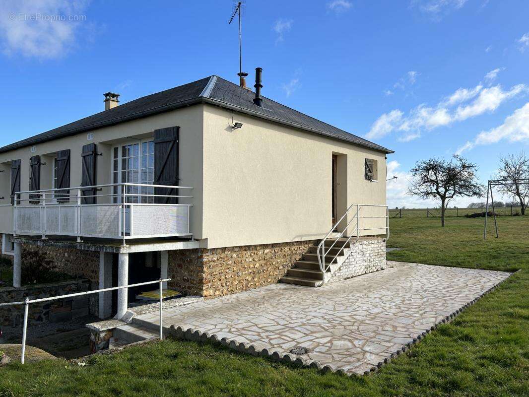 Maison à LA HAYE-SAINT-SYLVESTRE