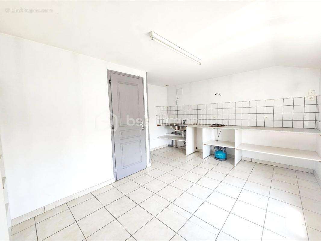 EXCEPTIONNELLE : Charme, espace et fort potentiel - 4 chambres dont une suite parentale - Piscine chauffée - Dépendances aménage - photo 28