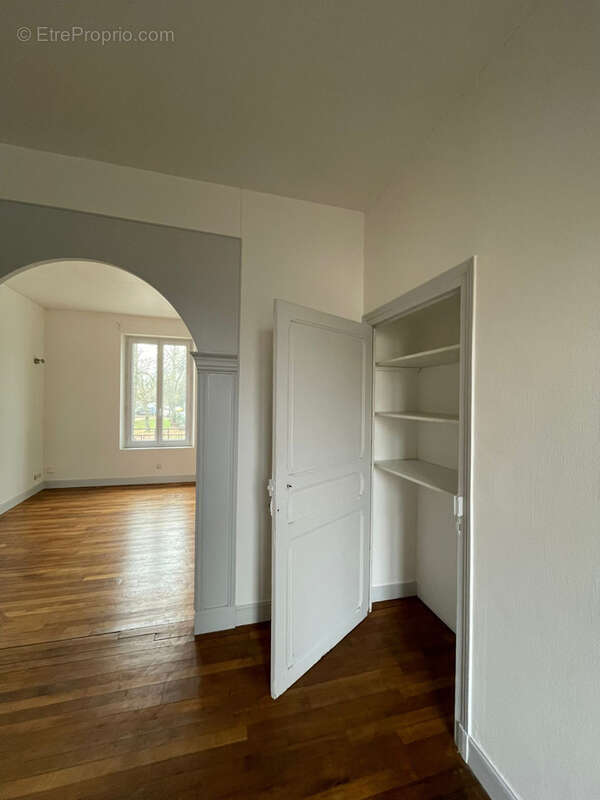 Appartement à SAINT-JEAN-DE-LA-RUELLE