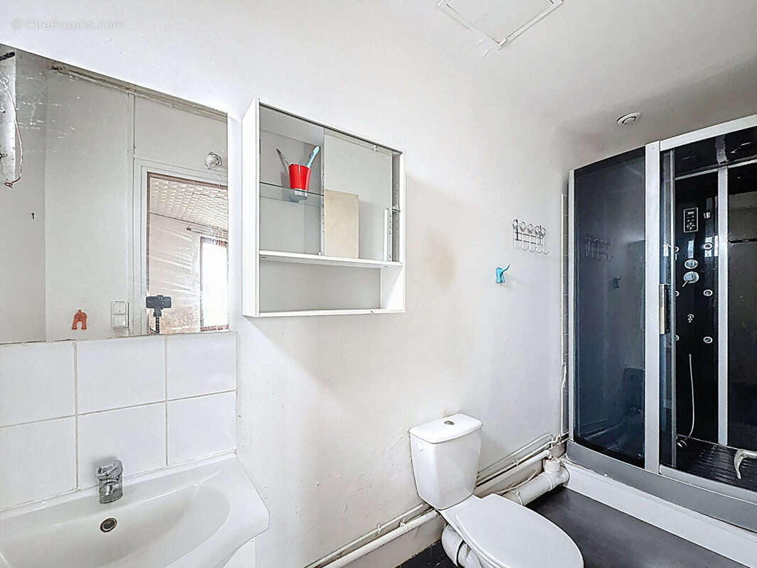 Montreuil, proche du parc montreau, grande maison sur 2 niveaux avec espaces exterieurs. ideal pour une grande famille, une acqu - photo 9