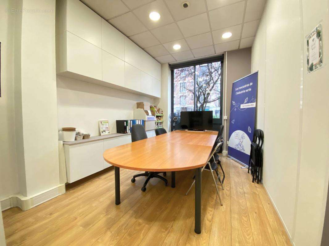Corpimmo vous propose en exclusivité la vente d'une surface commerciale de 78 m² (carrez) de plain pied traversante, accessibili - photo 3