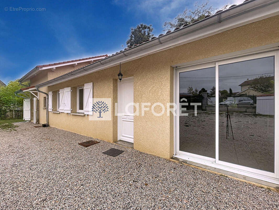 Maison à SAINT-DIDIER-DE-LA-TOUR