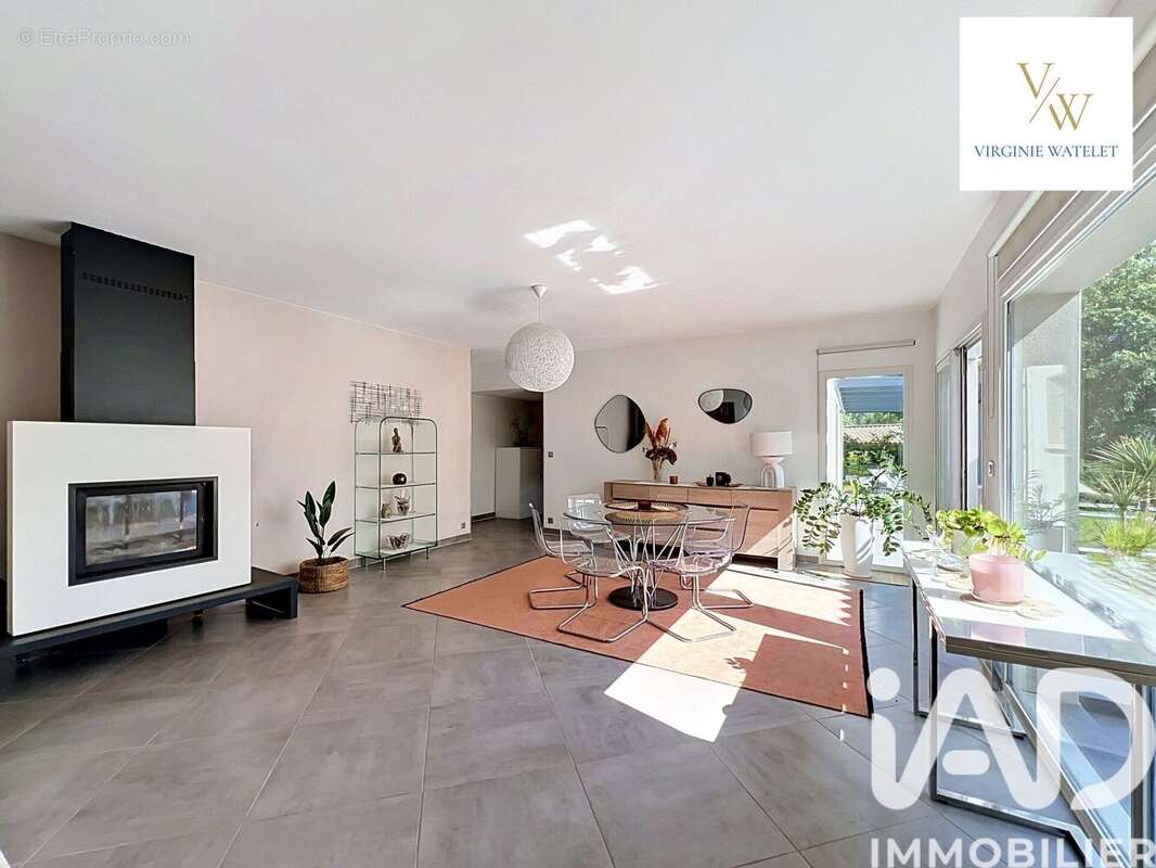 Maison 215 m² à Saint-Jean-De-Cuculles  - photo 9