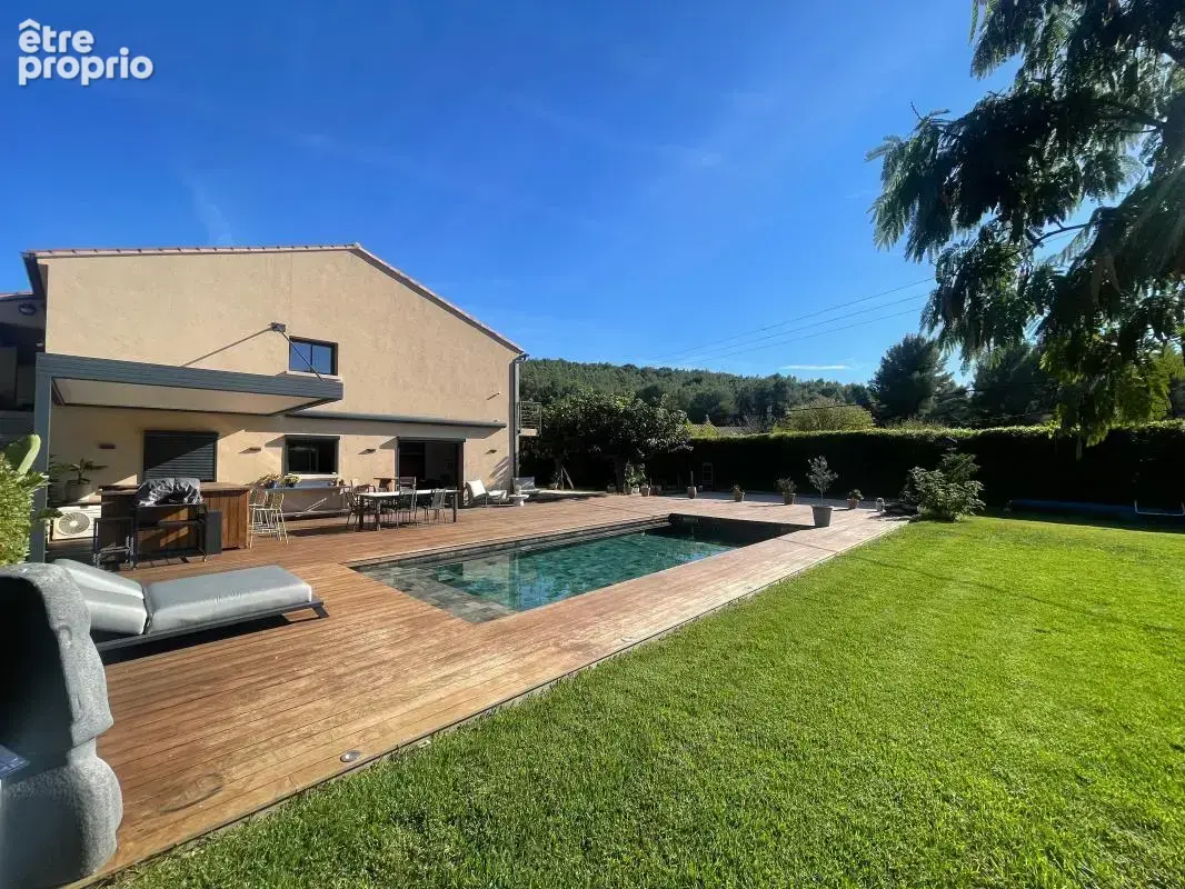 A vendre sanary sur mer 83110 arriere pays superbe villa familiale au cour d un environnement campagne - photo 2