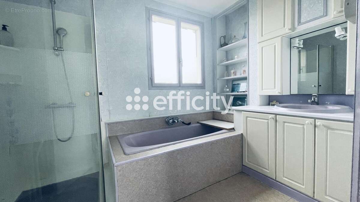 Maison à LA BREE-LES-BAINS