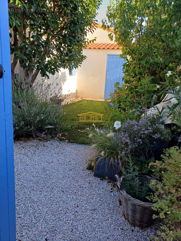 Maison à VIC-LA-GARDIOLE