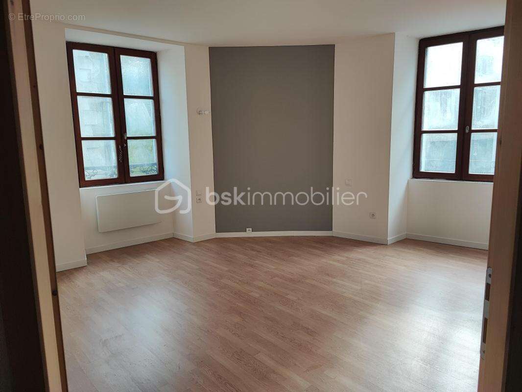 Maison à EYMOUTIERS