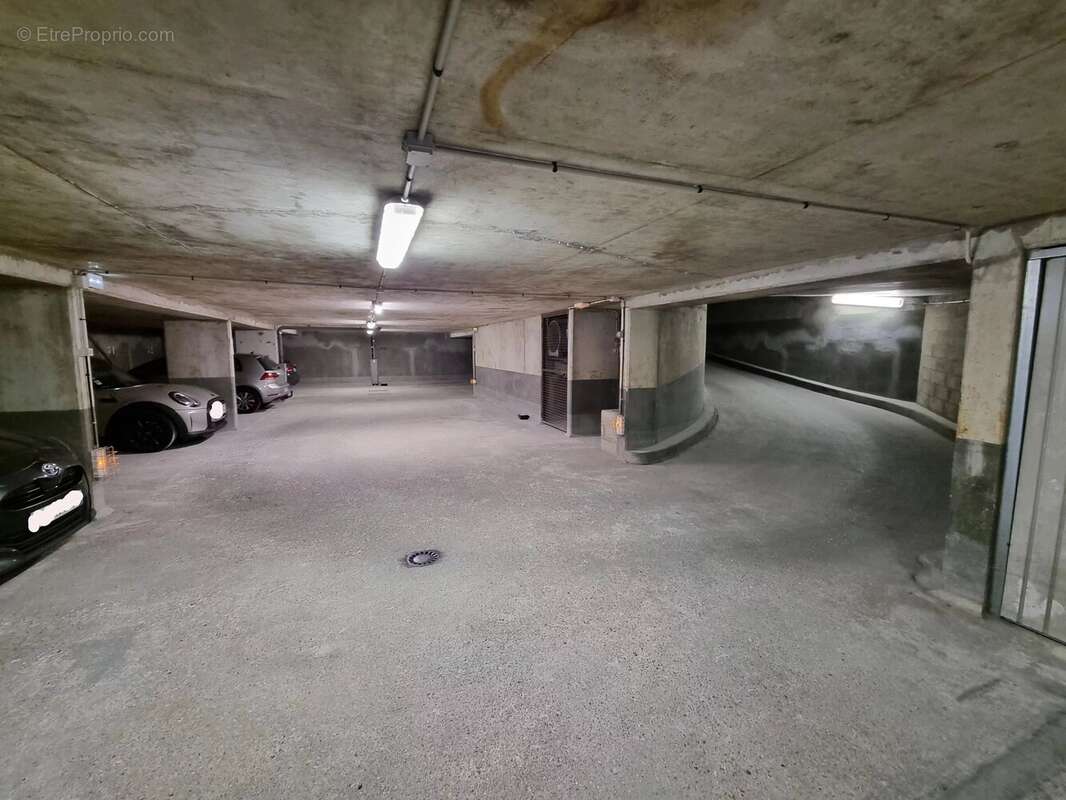 Parking à PARIS-15E