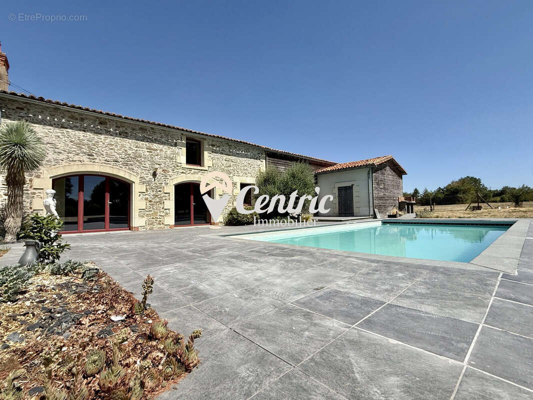 Maison 282 m² à Cersay  - photo 6