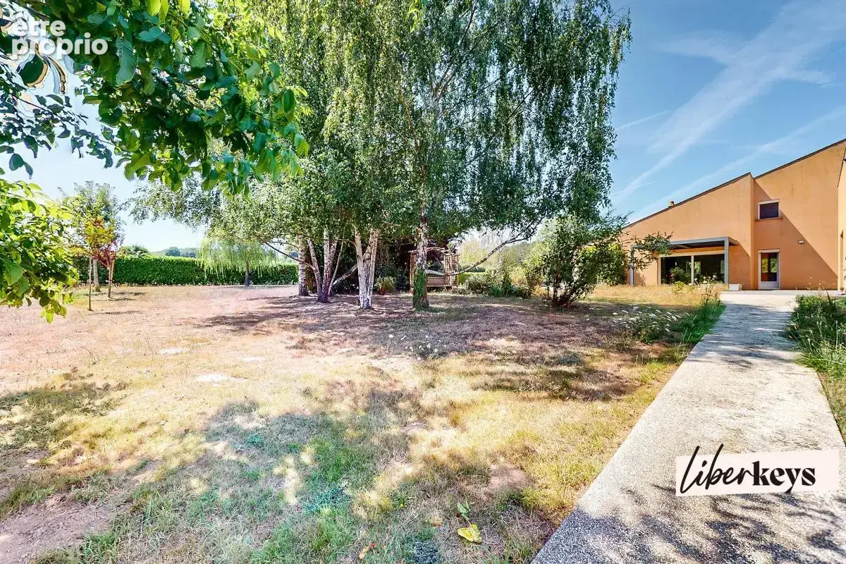 Au cœur du Perche – Maison familiale de 208 m² avec pièce de vie de 79 m², sous-sol total et dépendance - photo 17
