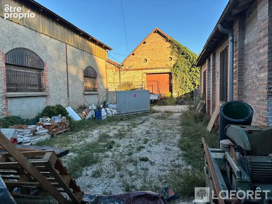 Entrepôt de 62 m² avec grande cour extérieure - photo 7