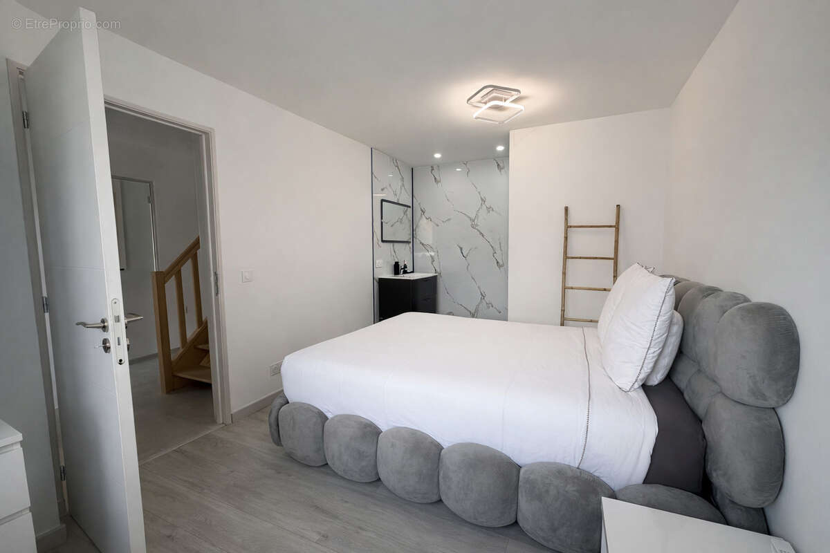 Maison à VILLE-LA-GRAND