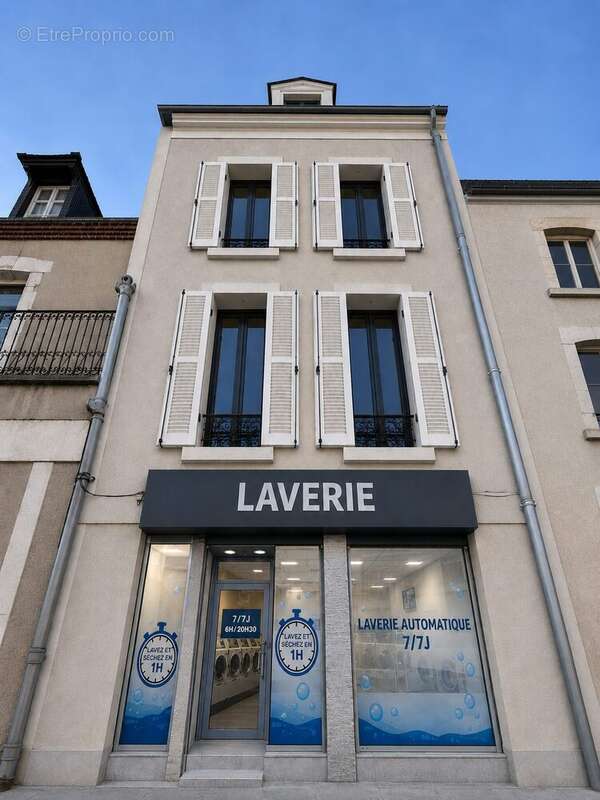 Appartement 300 m² à Vierzon  - photo 2