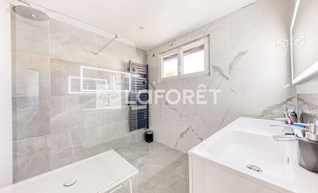 Maison à OZOIR-LA-FERRIERE