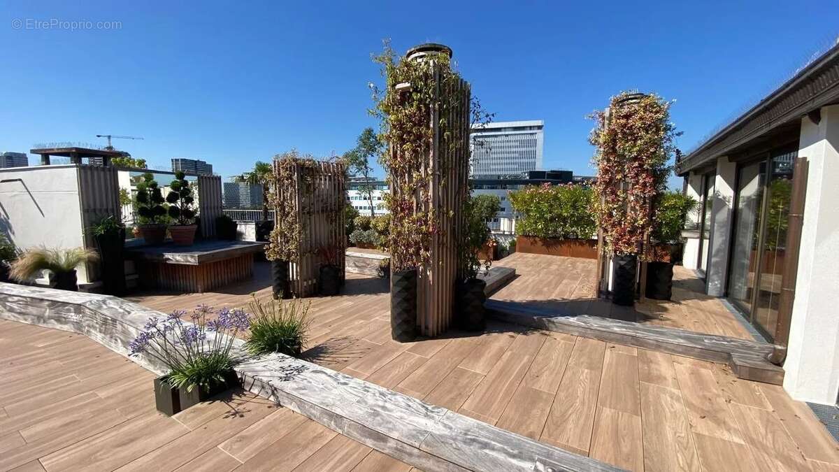 Appartement à PARIS-16E