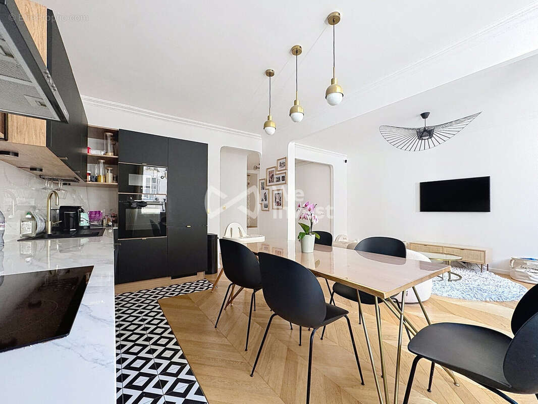 Appartement à PARIS-16E