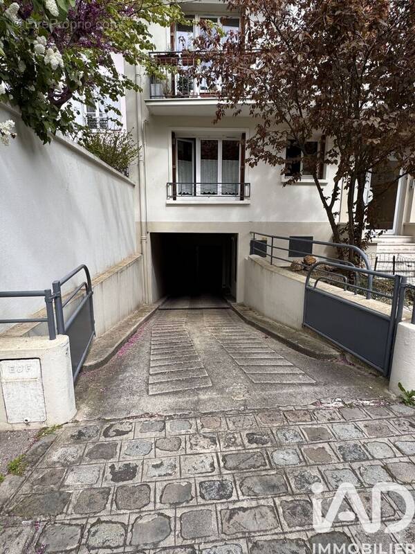 Photo 1 - Parking à ASNIERES-SUR-SEINE