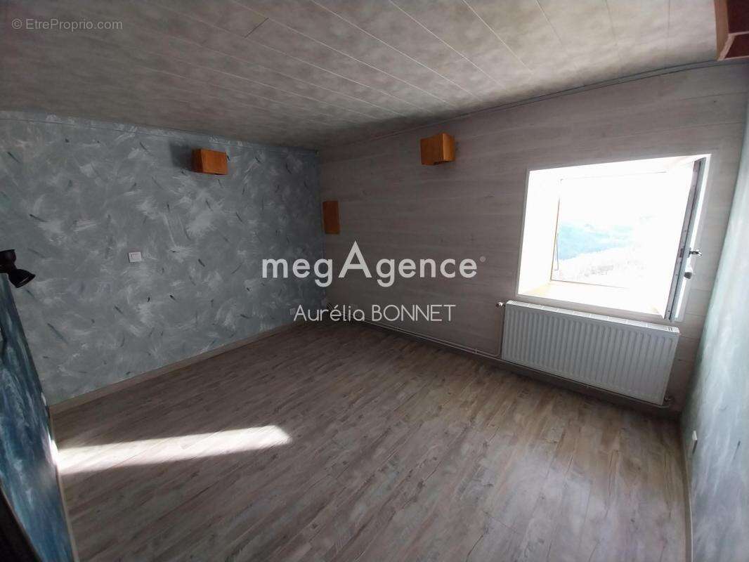 Maison à VERNET-LA-VARENNE