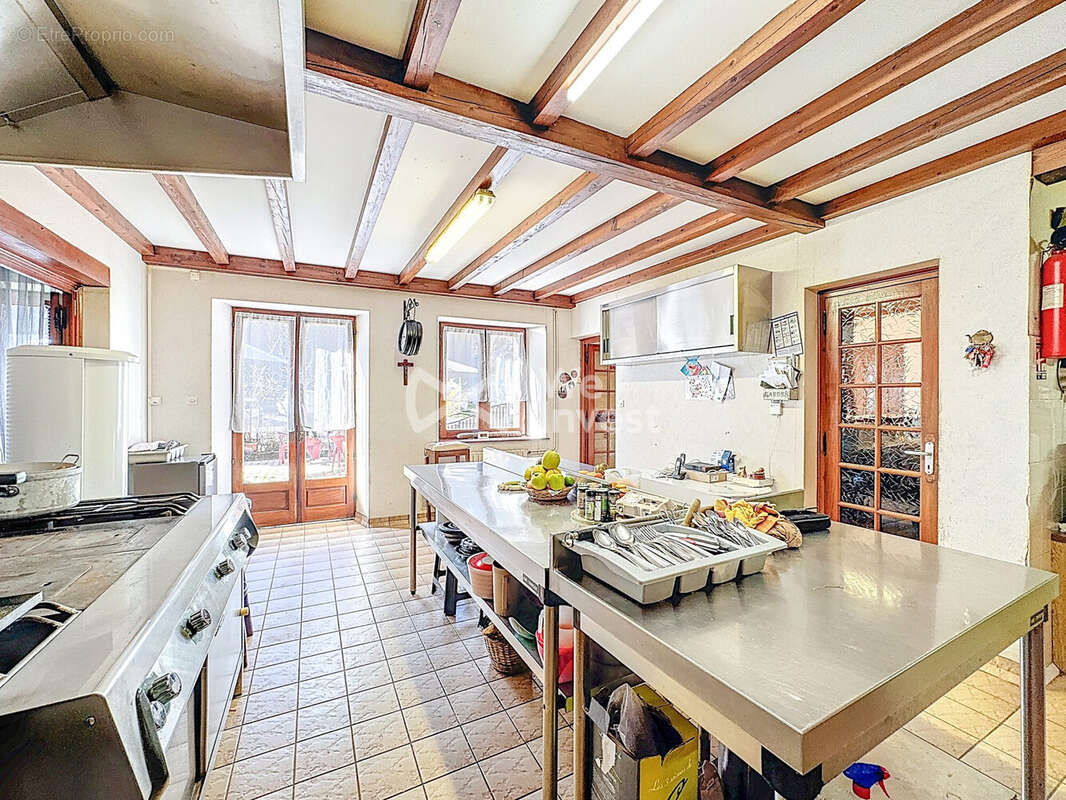 Commerce 462 m² à Saint-Sauveur-En-Rue  - photo 5