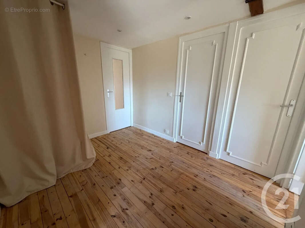 Maison 139 m² à Saint-Cyr  - photo 9