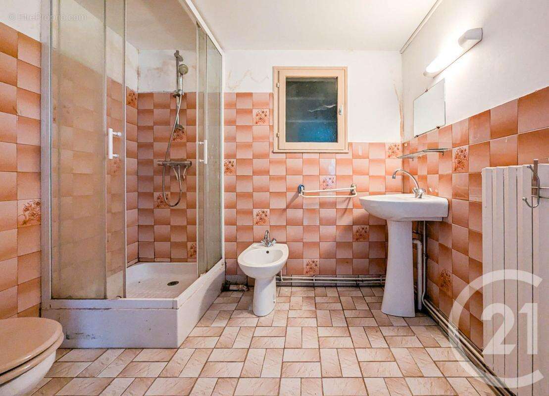 Maison à CHAILLAC-SUR-VIENNE