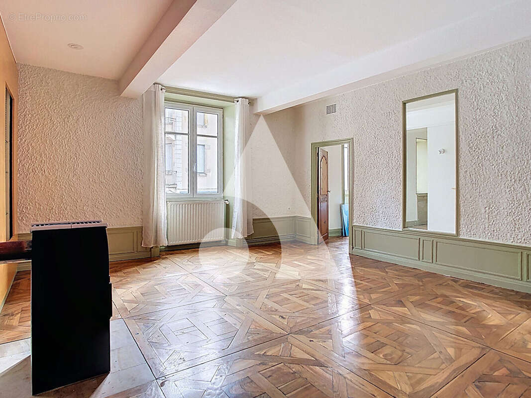 Appartement à SAINT-SYMPHORIEN-SUR-COISE