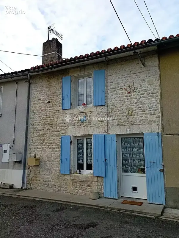 Maison à AIGRE