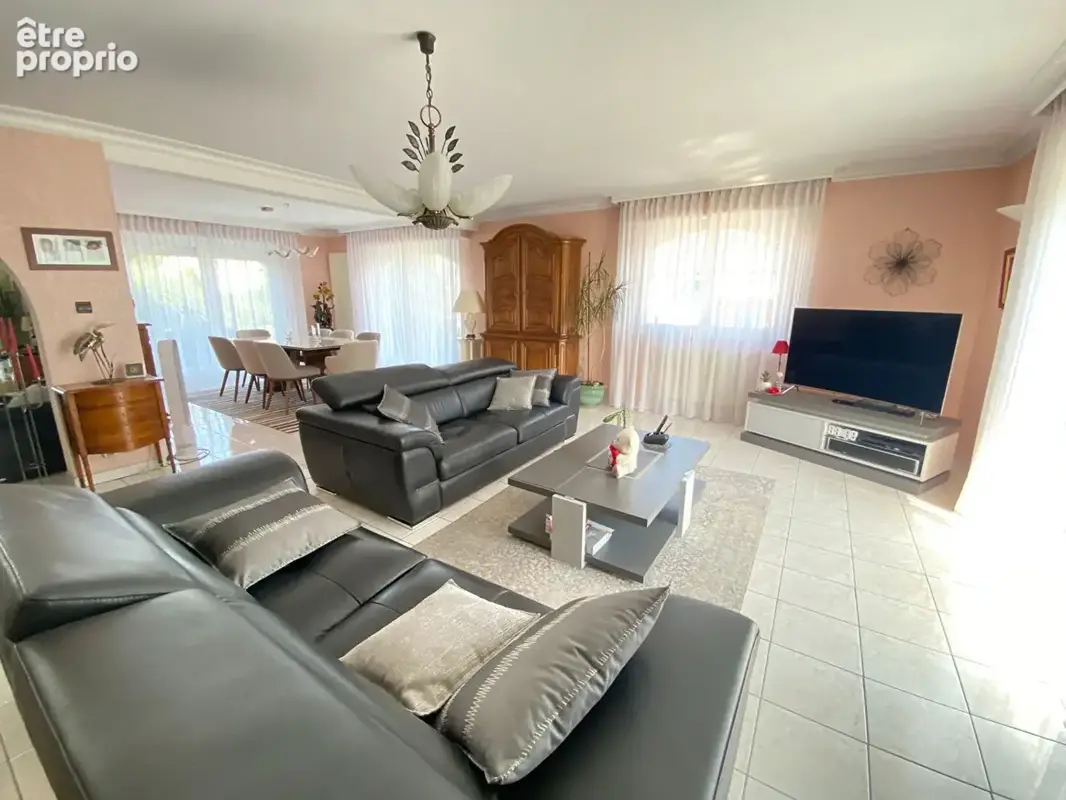 Magnifique maison 194 m²  à KINGERSHEIM - garage 4 voitures - vivable de plain pied - 4 chambres - photo 3