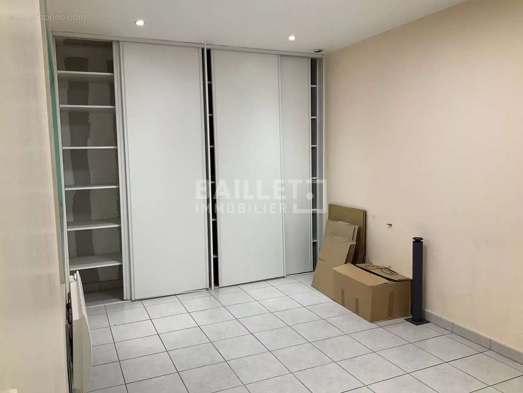 Commerce à TOURRETTES