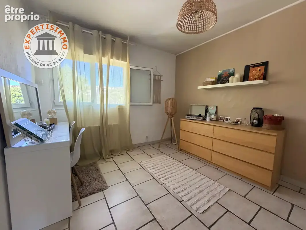 Vitrolles - Maison T5 avec piscine et garage - photo 5