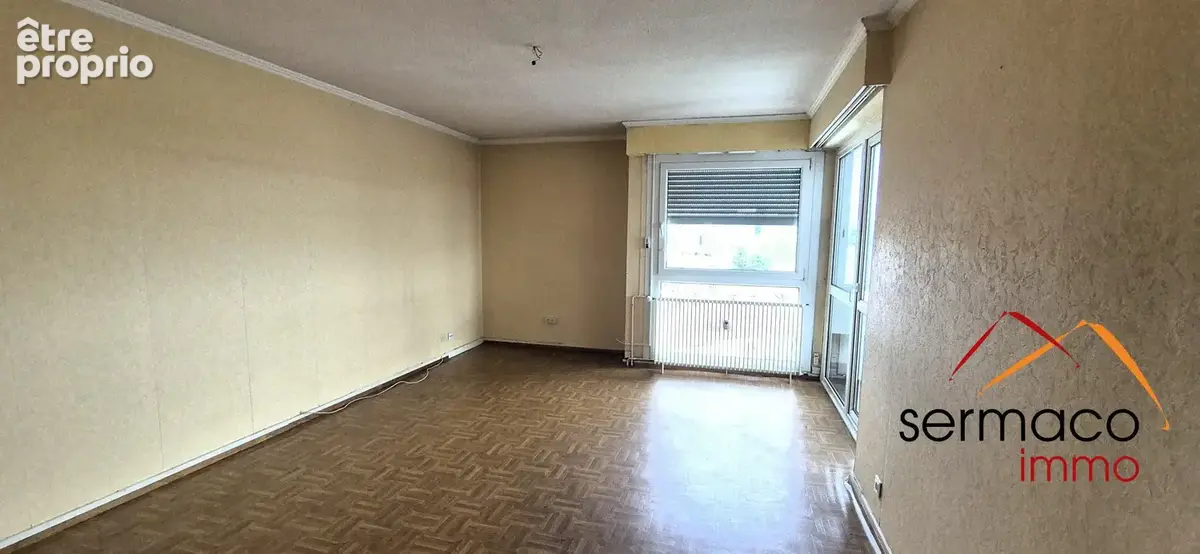 séjour avec accès loggia