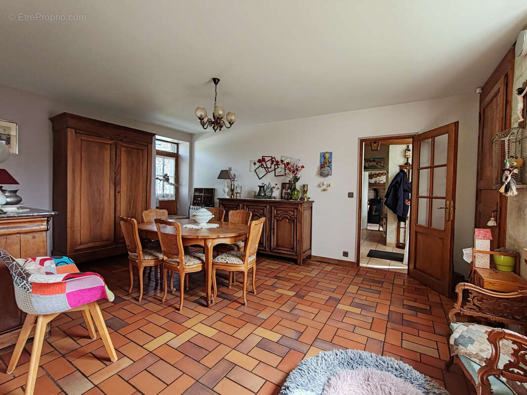 Maison familiale avec dependances - photo 7
