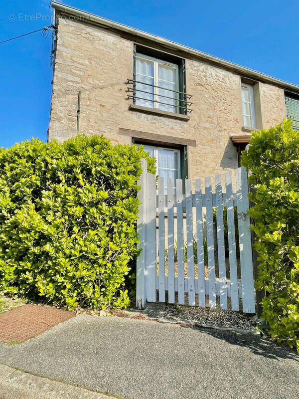 Maison à LE CHATELET-EN-BRIE