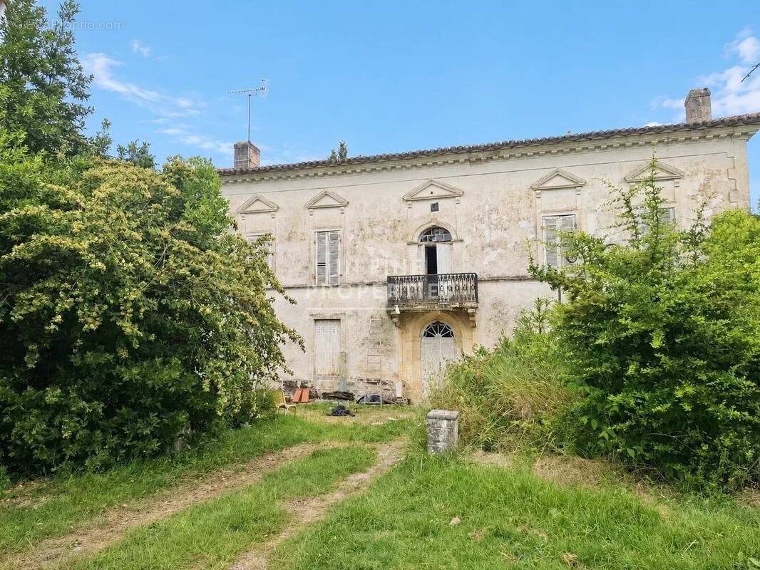 Maison à BELLEBAT