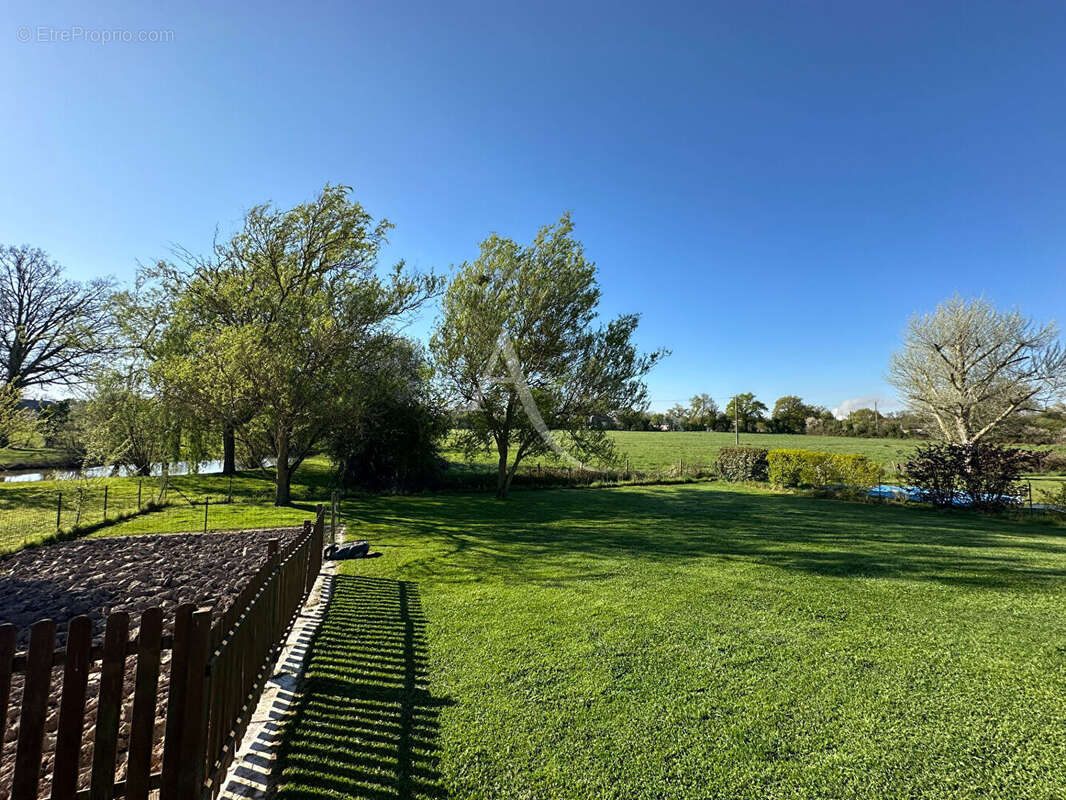 Maison à LA BAZOGE-MONTPINCON