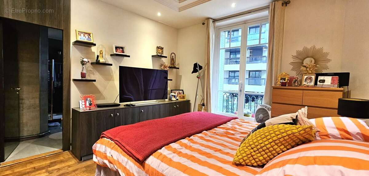 Chambre 1 - Appartement à NEUILLY-SUR-SEINE