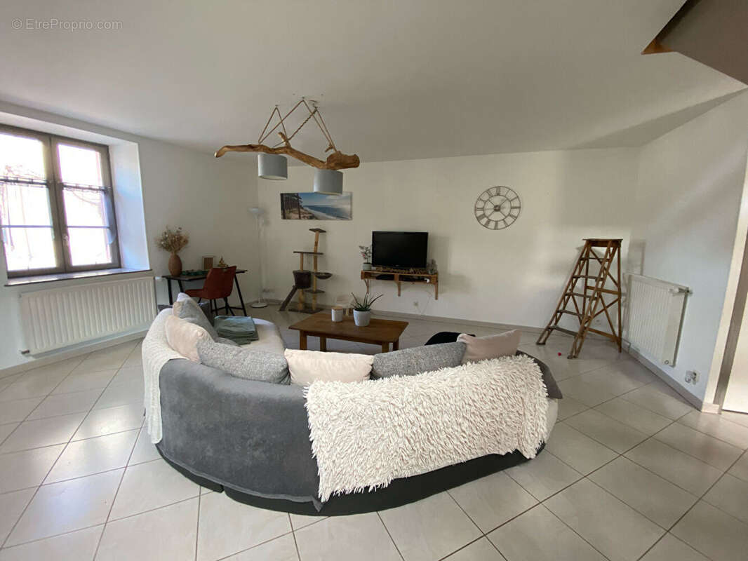 Maison à LA CHAPELLE-BATON