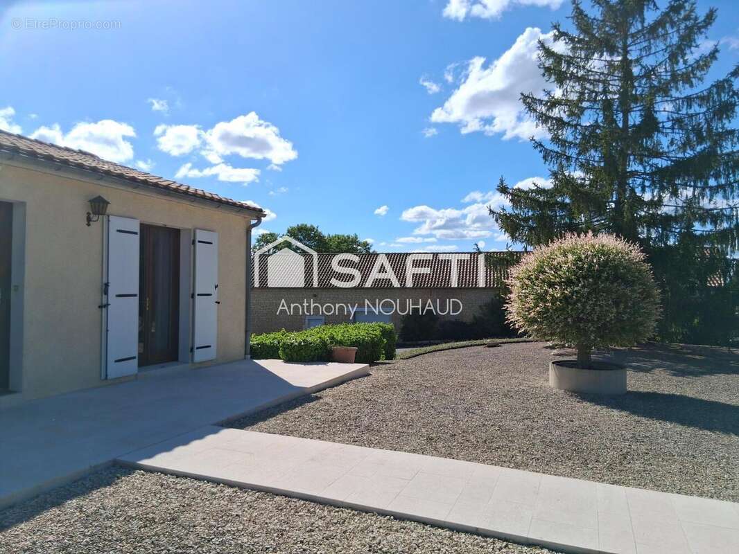Maison 170 m² à Arthenac  - photo 3